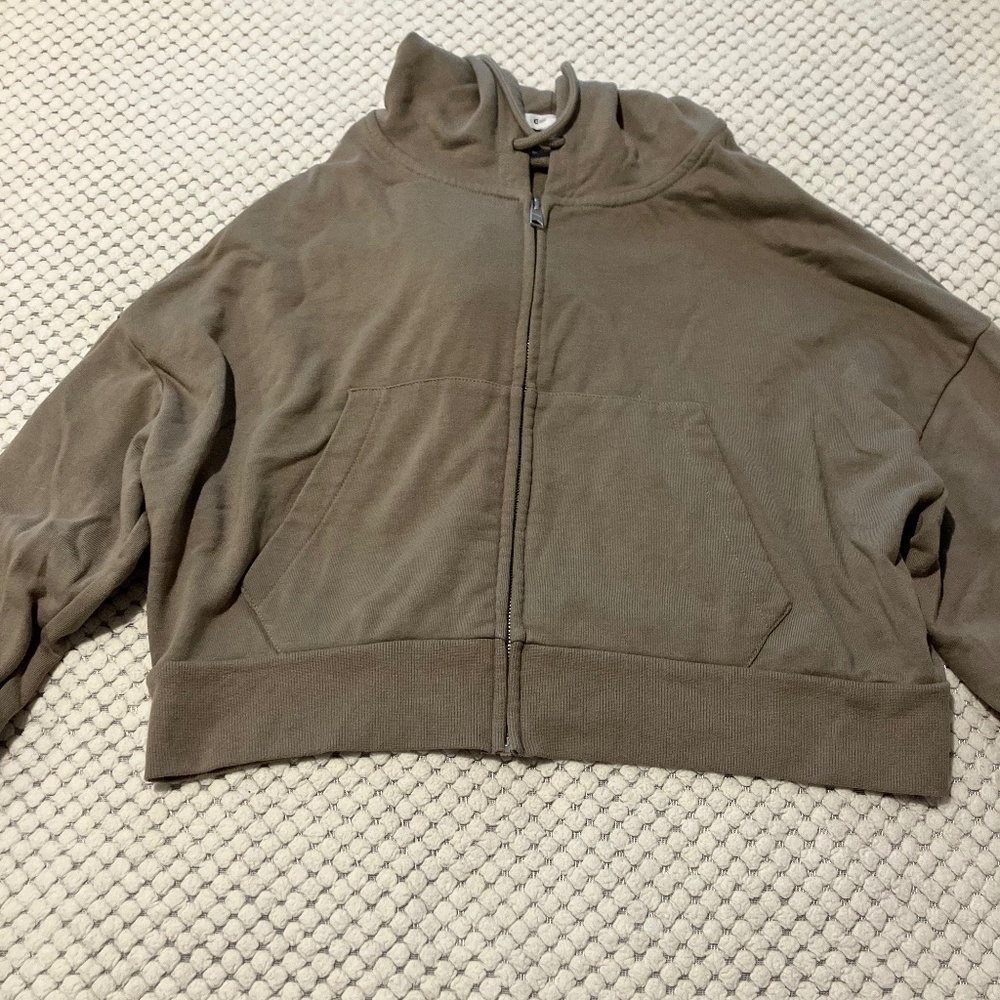 Garage cropped full zip
